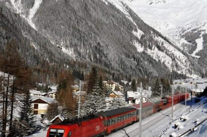 Anreise mit der Bahn - atemberaubendes Panorama inklusive  "Gerfried Moll"