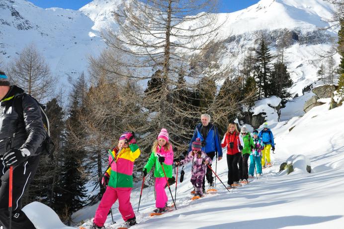 Schneeschuhwandern - einzigartiges Erlebnis für Alt und Jung