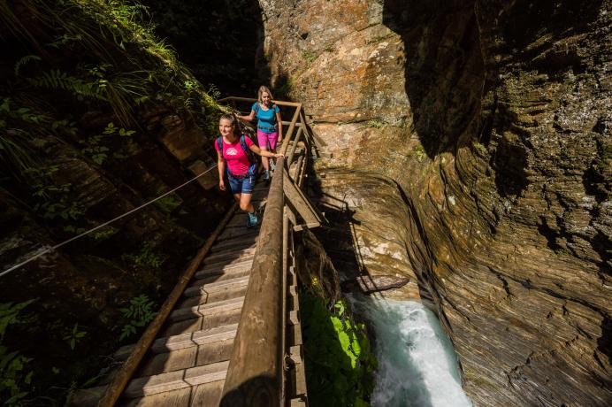 Imposante Schluchten-Raggaschlucht und Groppensteinschlucht