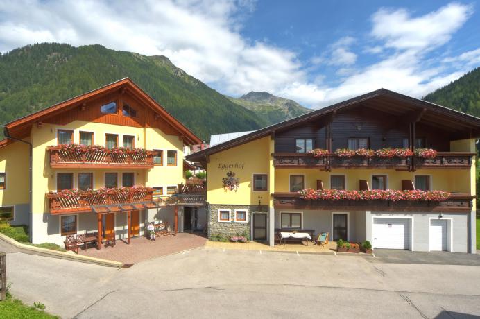 Neubau und Nebenhaus Winter
